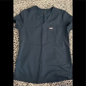 Figs scrub top